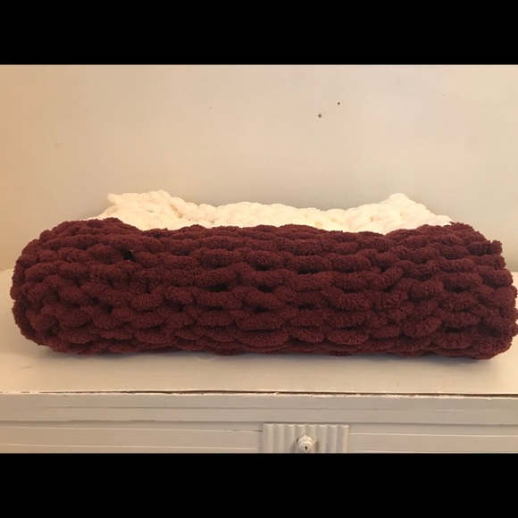 Hand Made Chunky Knitted Blanket - Picture 2 of 3